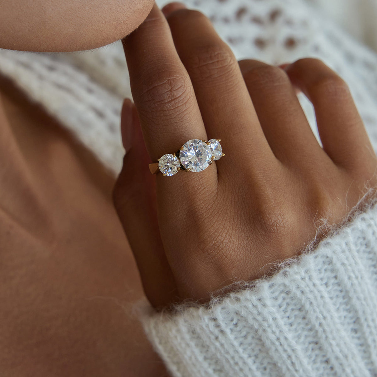 Amarsi Trilogy Ring — Hand Detail on Model | Pellington