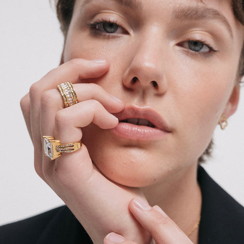 Load image 1 in gallery view. Jadhbah