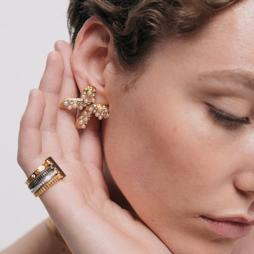 Load image 1 in gallery view. Bow