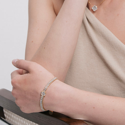 Load image 1 in gallery view. Amara