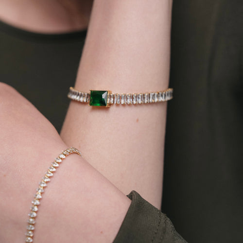 Load image 1 in gallery view. Leila