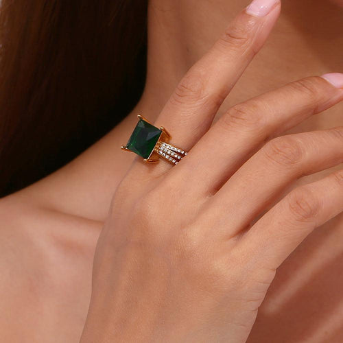 Load image 1 in gallery view. Jadhbah Emerald