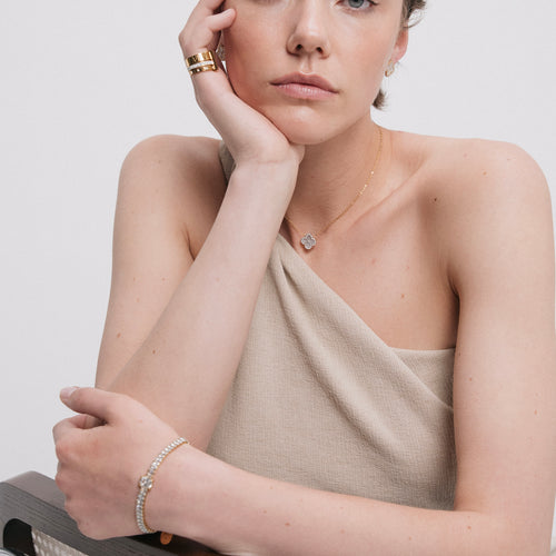 Load image 1 in gallery view. Opalia Clover