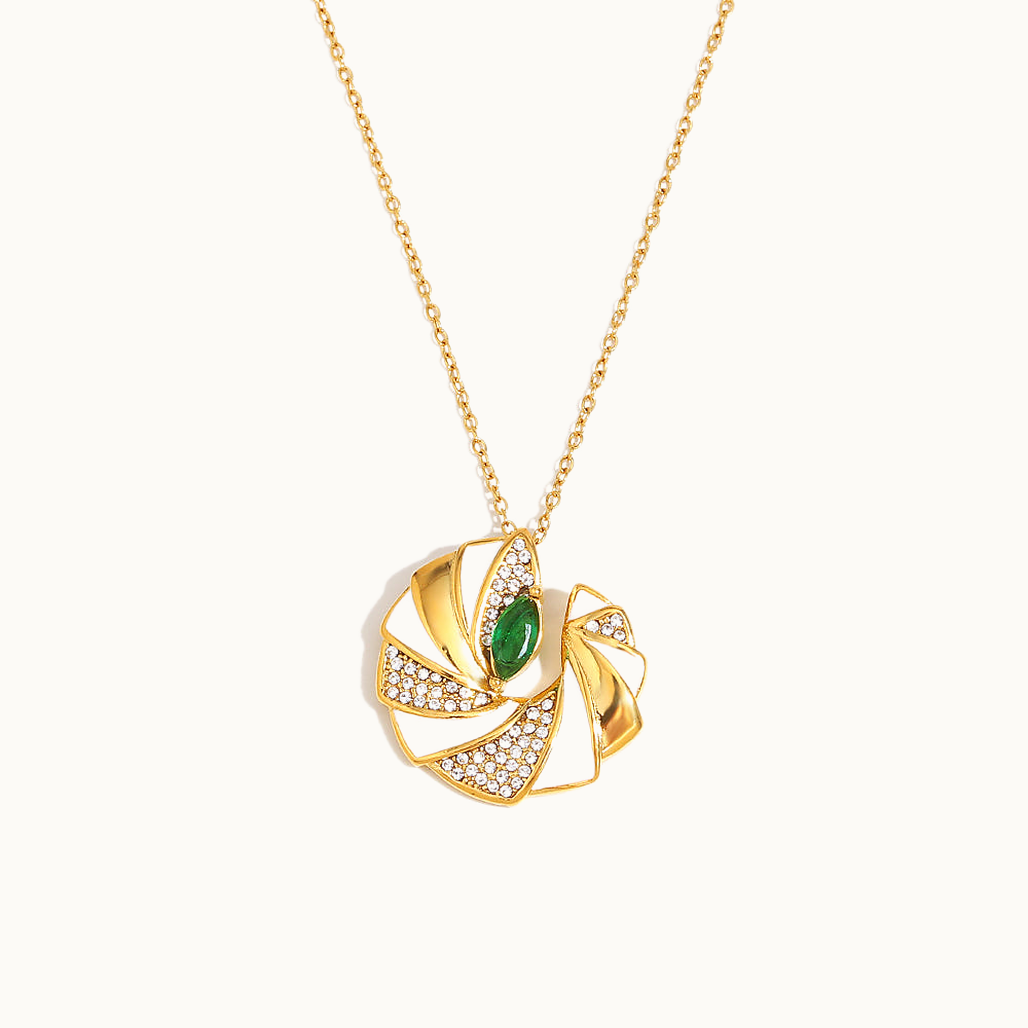 Khudra Pinwheel Pendant Necklace — 18k Gold Plated | Pellington