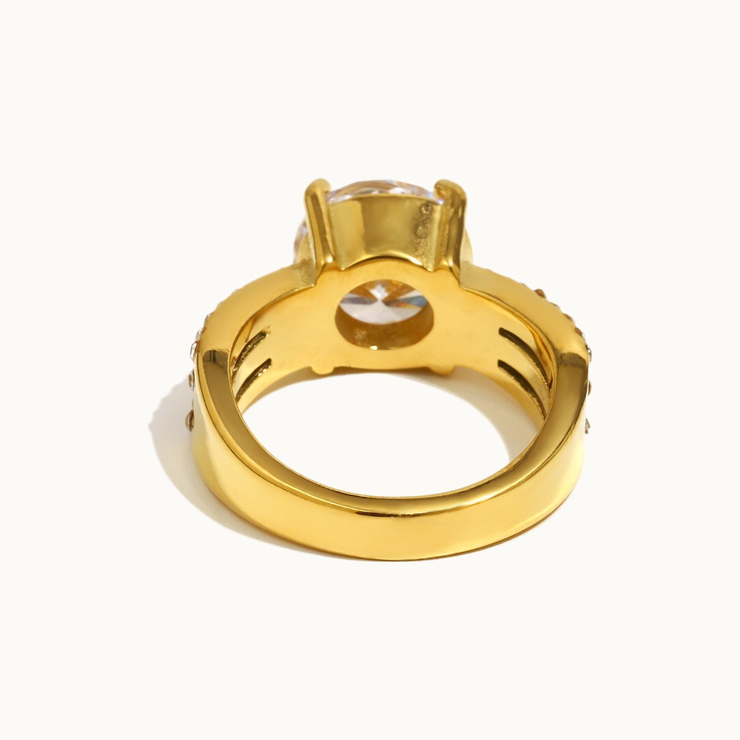 Mawj Crystal ring detail