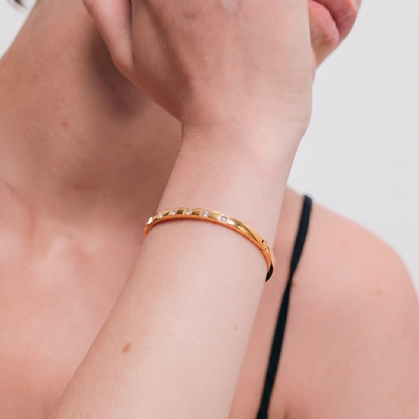 Nabad Bracelet — Worn on Wrist | Pellington