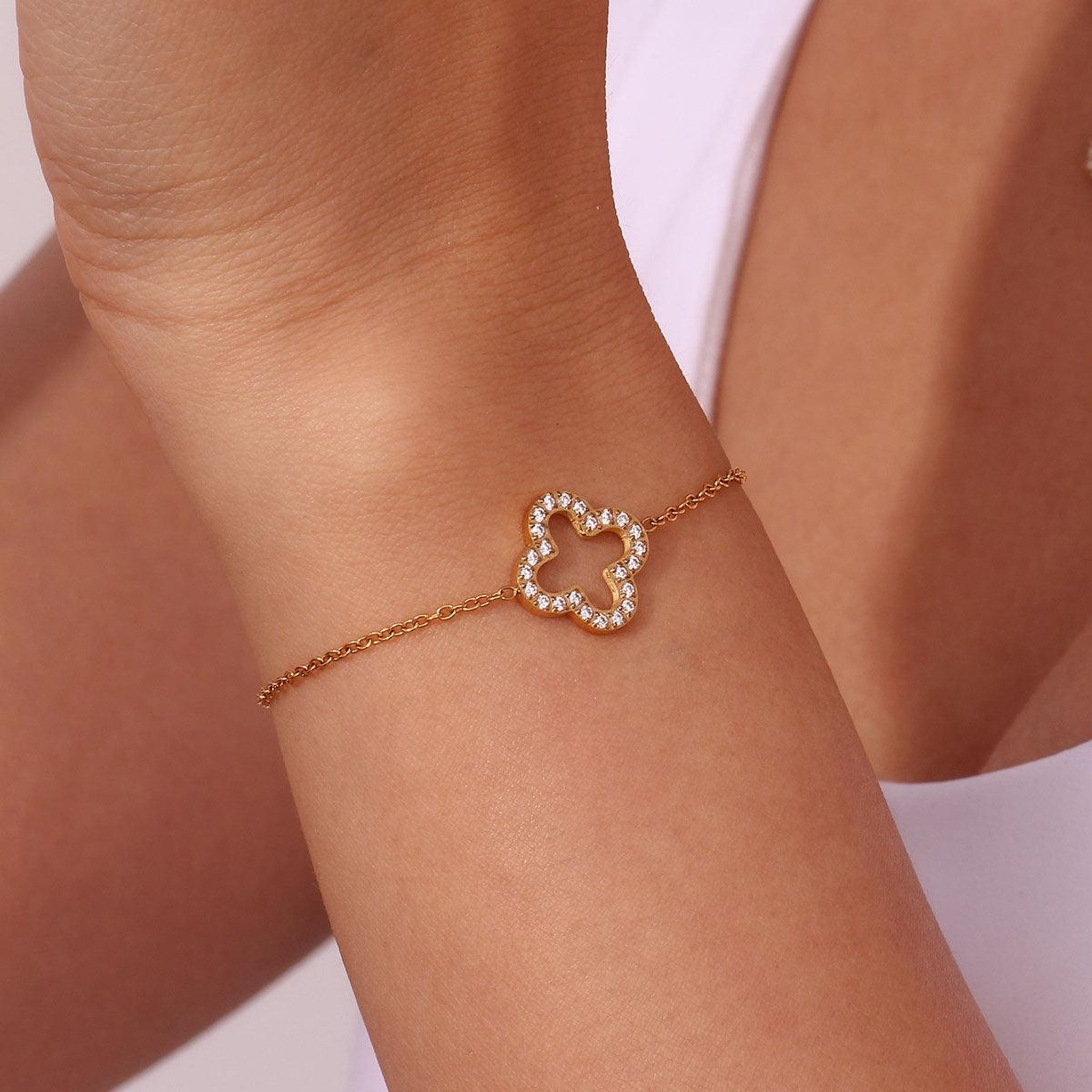 Woman wearing Nafla Clover Bracelet | Pellington